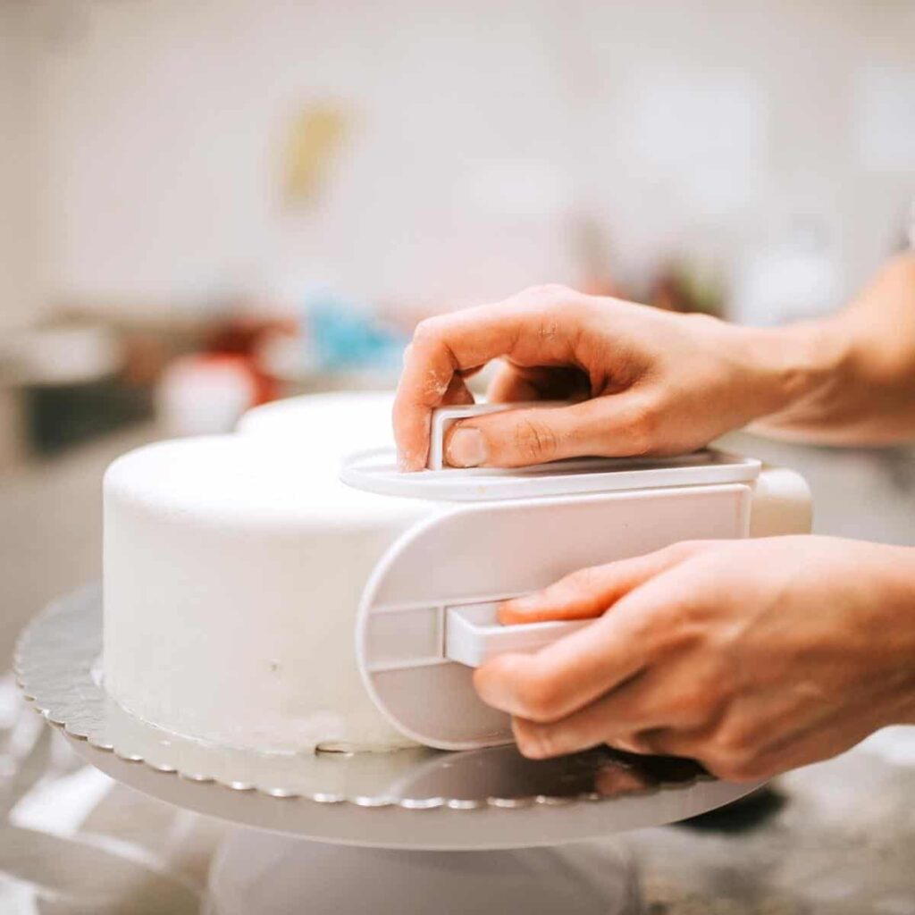 Fondant Decorating Tips for Beginners Easy Cake Decorating Guide